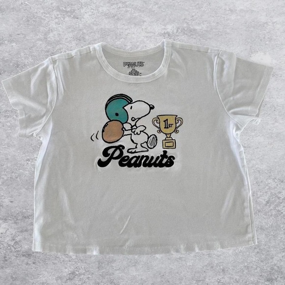 Peanuts Tops - Peanuts Snoopy Football Graphic T-Shirt White XXL Short‎ Sleeve Cropped Boxy Tee